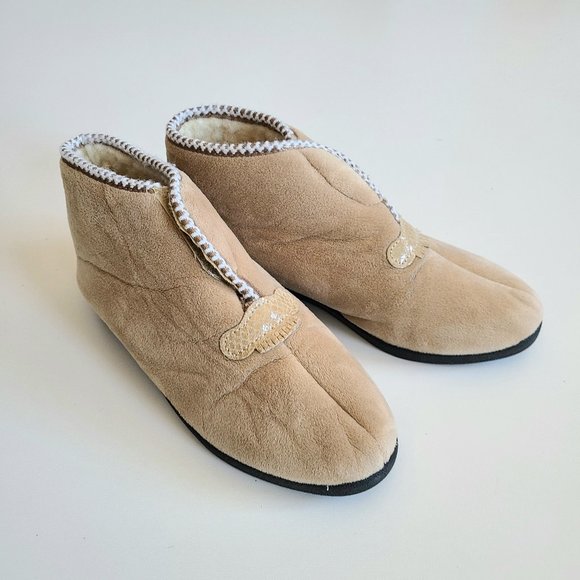 Vintage made in France wool lined suede ankle shoes/boots. - Picture 1 of 15